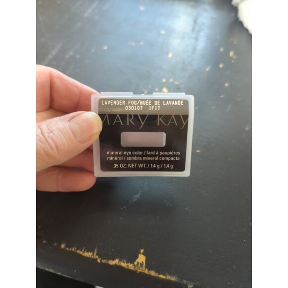 Mary Kay ~ Magnetic case Mineral Eye Shadow ~ Lavender Fog 030107 - Picture 1 of 2